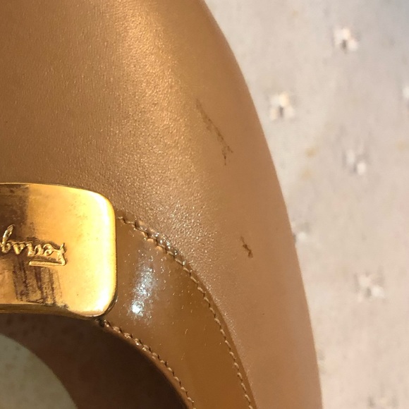 Sleek and elegant Salvatore Ferragamo pumps. Almost new! - Picture 8 of 10